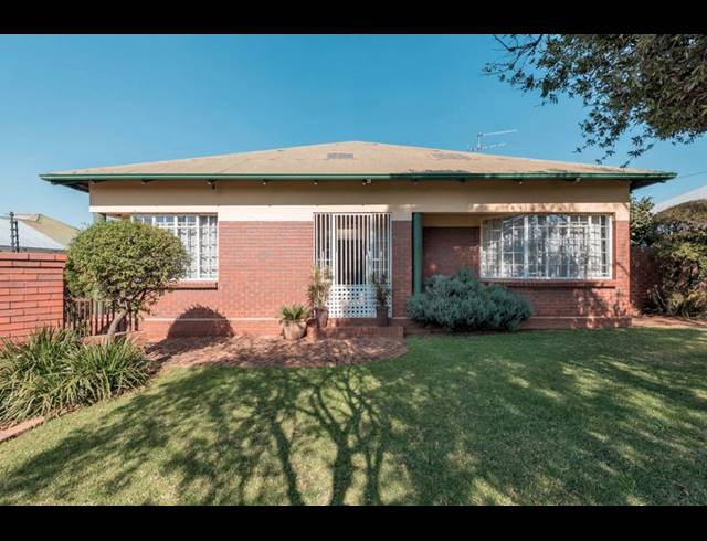 4 BEDROOM HOUSE FOR SALE IN SOUTH KENSINGTON